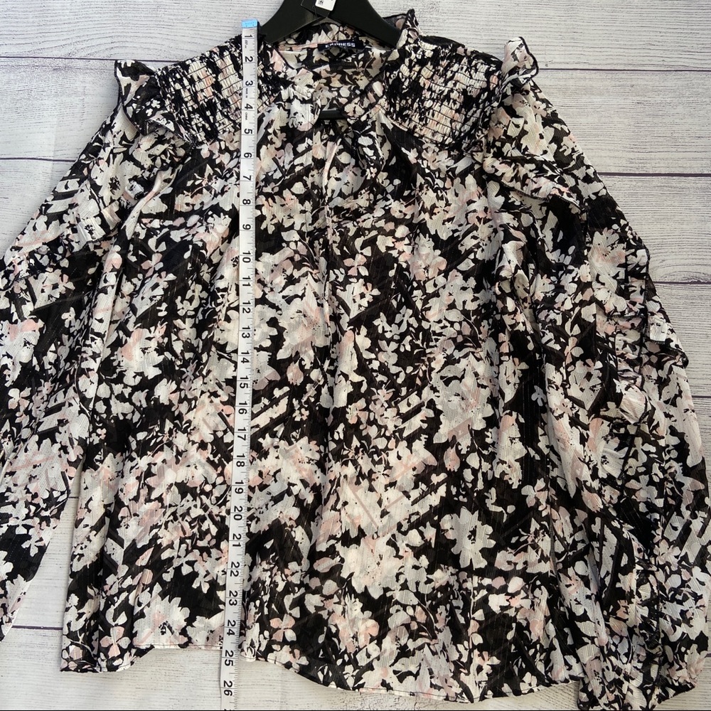 EXPRESS Metallic Floral Ruffle Top - Picture 10 of 12